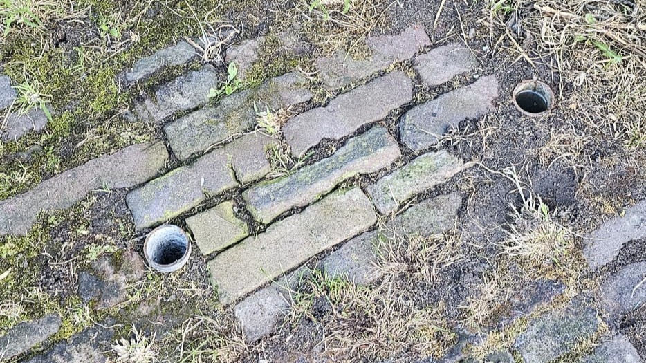 Vuilnisbakken verdwijnen op Marken: en de melder hoort niets meer